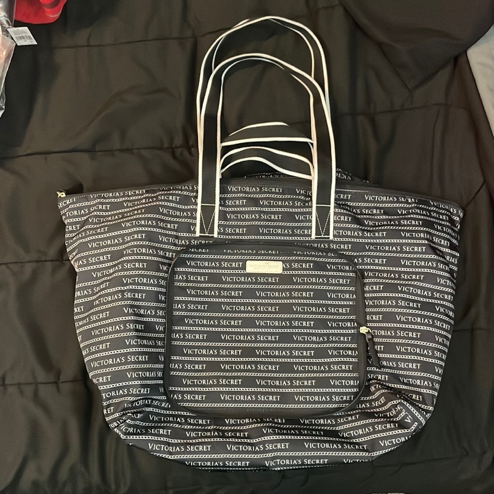 Duffel bag and passport holder Victoria’s Secret